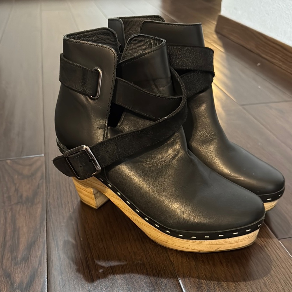 FREE PEOPLE BLACK BUNGALOW CLOG BOOTS 38 (8)